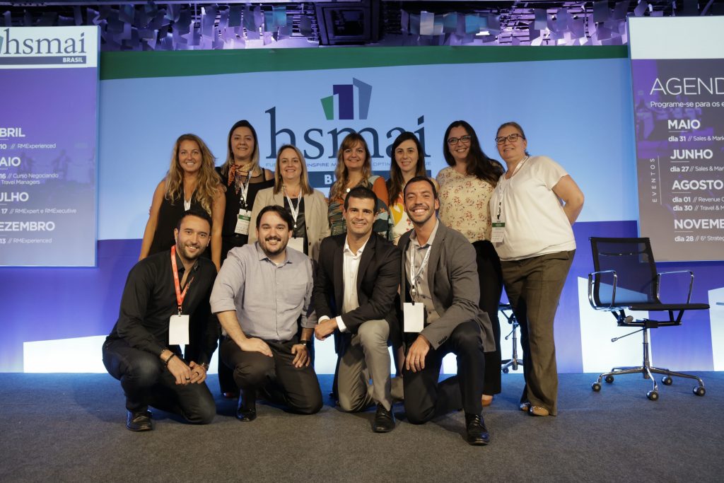 Board e Comitês HSMAI Brasil na foto oficial pós evento.