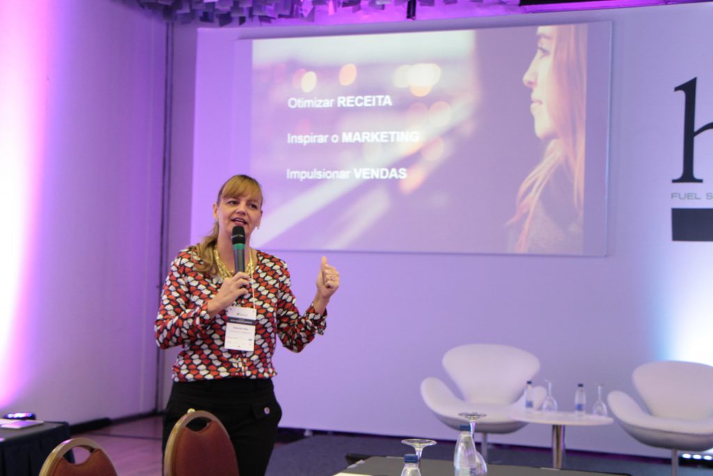 Gabriela Otto, Pres.HSMAI Brasil, abre o evento com novidades do mercado